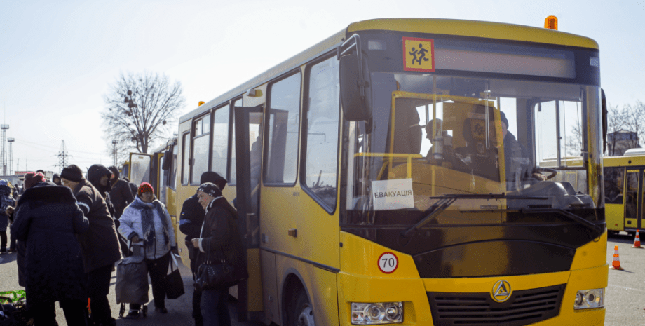 З окремих сіл Дніпропетровщини евакуюють сім’ї з дітьми